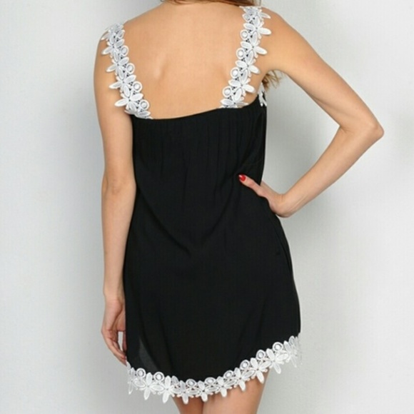 BLACK & WHITE MINI DRESS - Picture 2 of 2